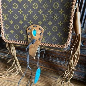Louis Vuitton Cartouchiere vintage GM Crossbody Shoulder drop 21.5 inches